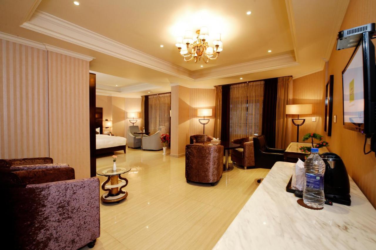Hotel Park Residency Nilambur Exterior photo